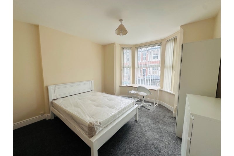 Flat Gloucester Avenue in Greater London