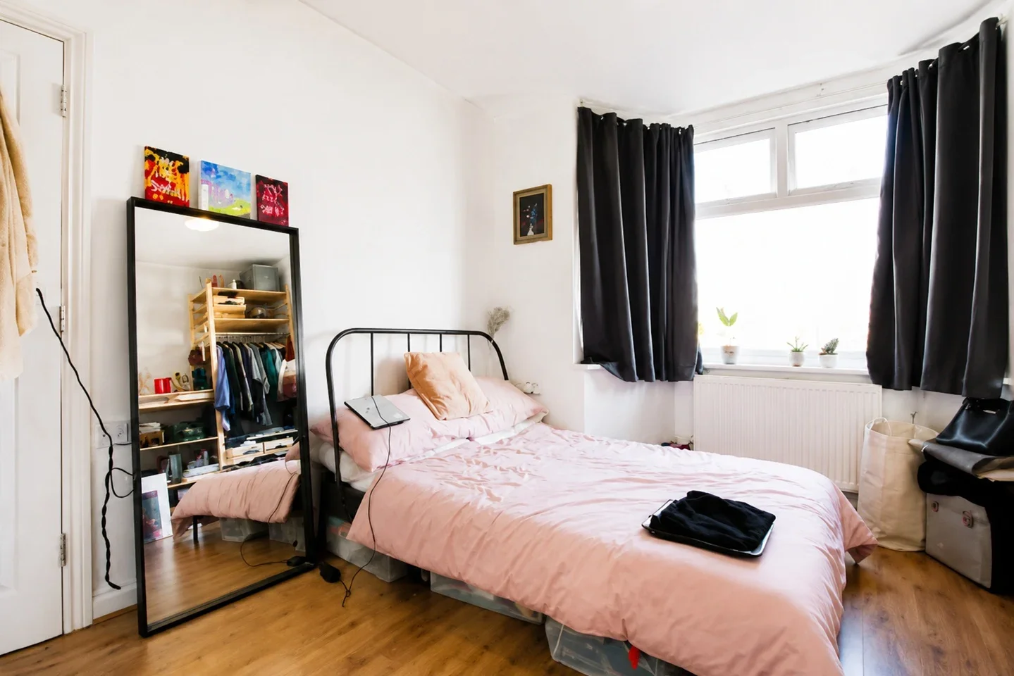 Room Berkeley Road in Greater London