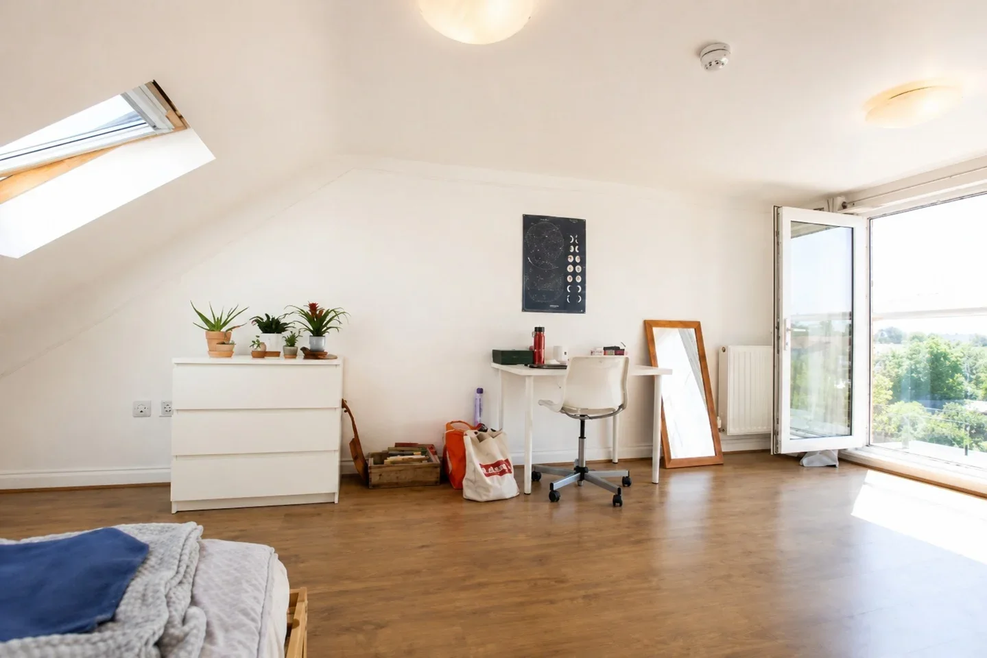 Room Berkeley Road in Greater London