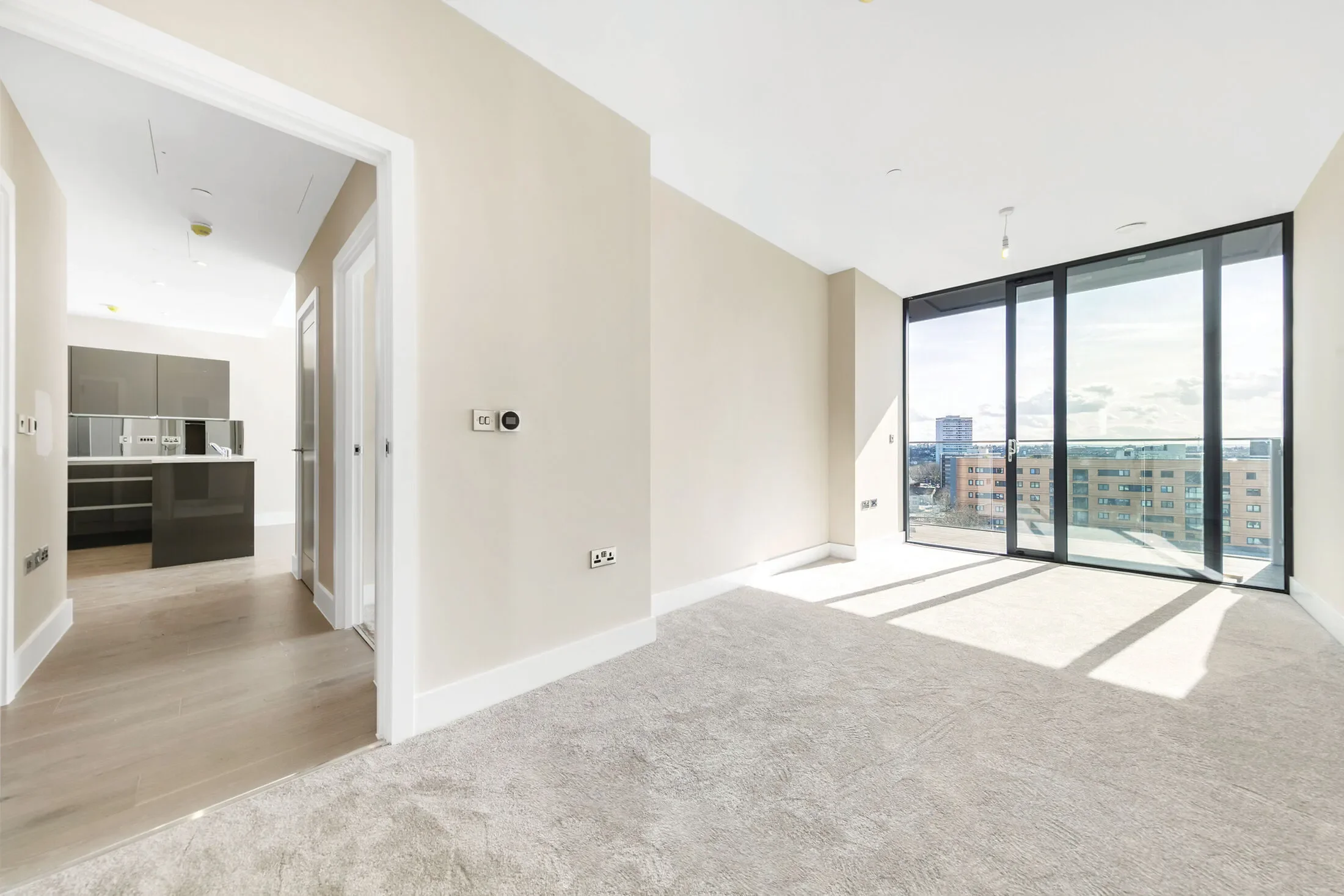 Flat Gwynne Road in Greater London