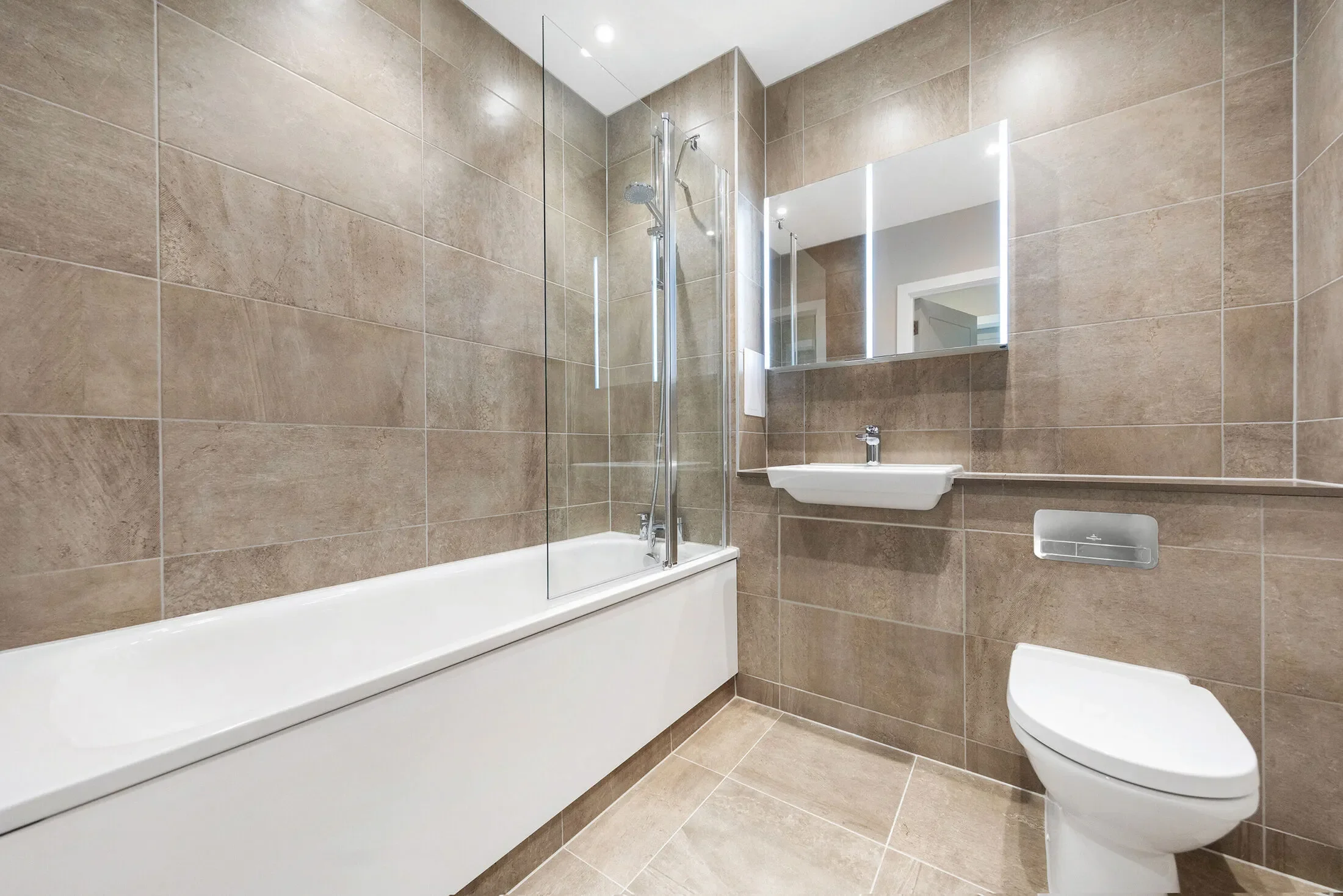 Flat Gwynne Road in Greater London