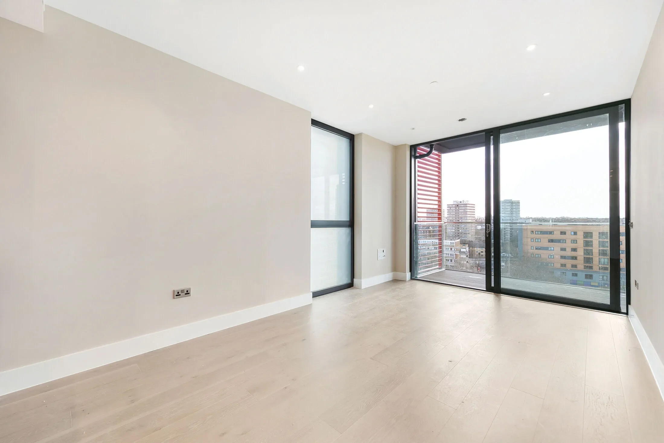 Flat Gwynne Road in Greater London
