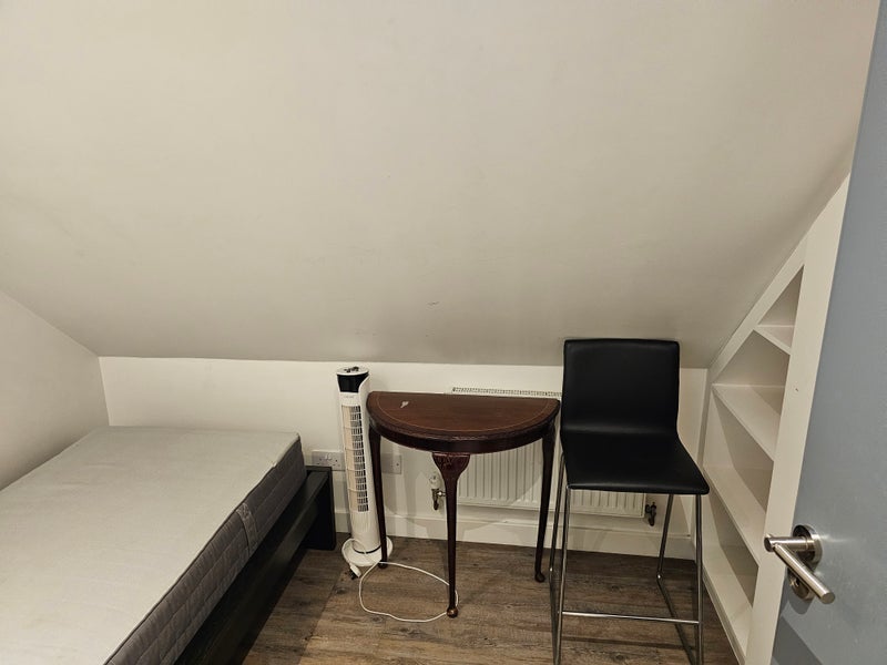 Room Hollybush Hill in Greater London