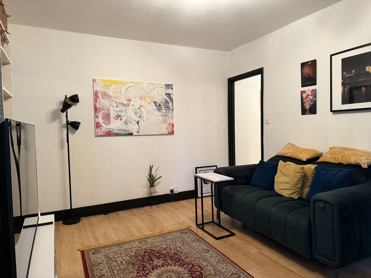 Flat Chiswick Village in Greater London