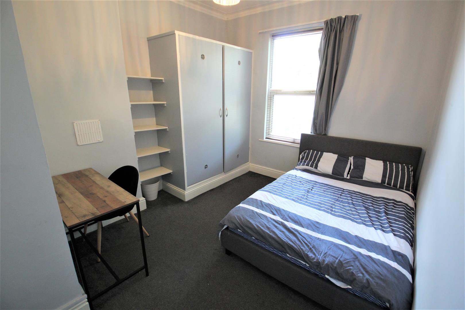 Flat Kelso Road in Leeds