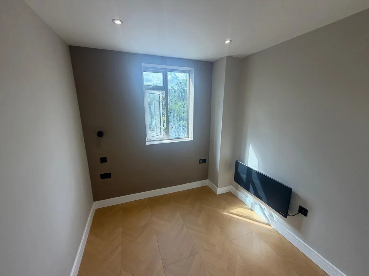 Room Raynton Road in Greater London