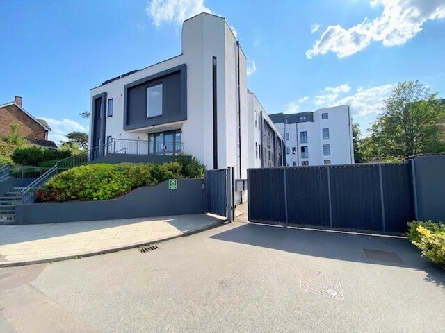 Flat Walton Street in Aylesbury