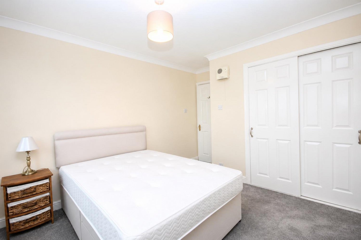 Flat Ingram Avenue in Newcastle upon Tyne