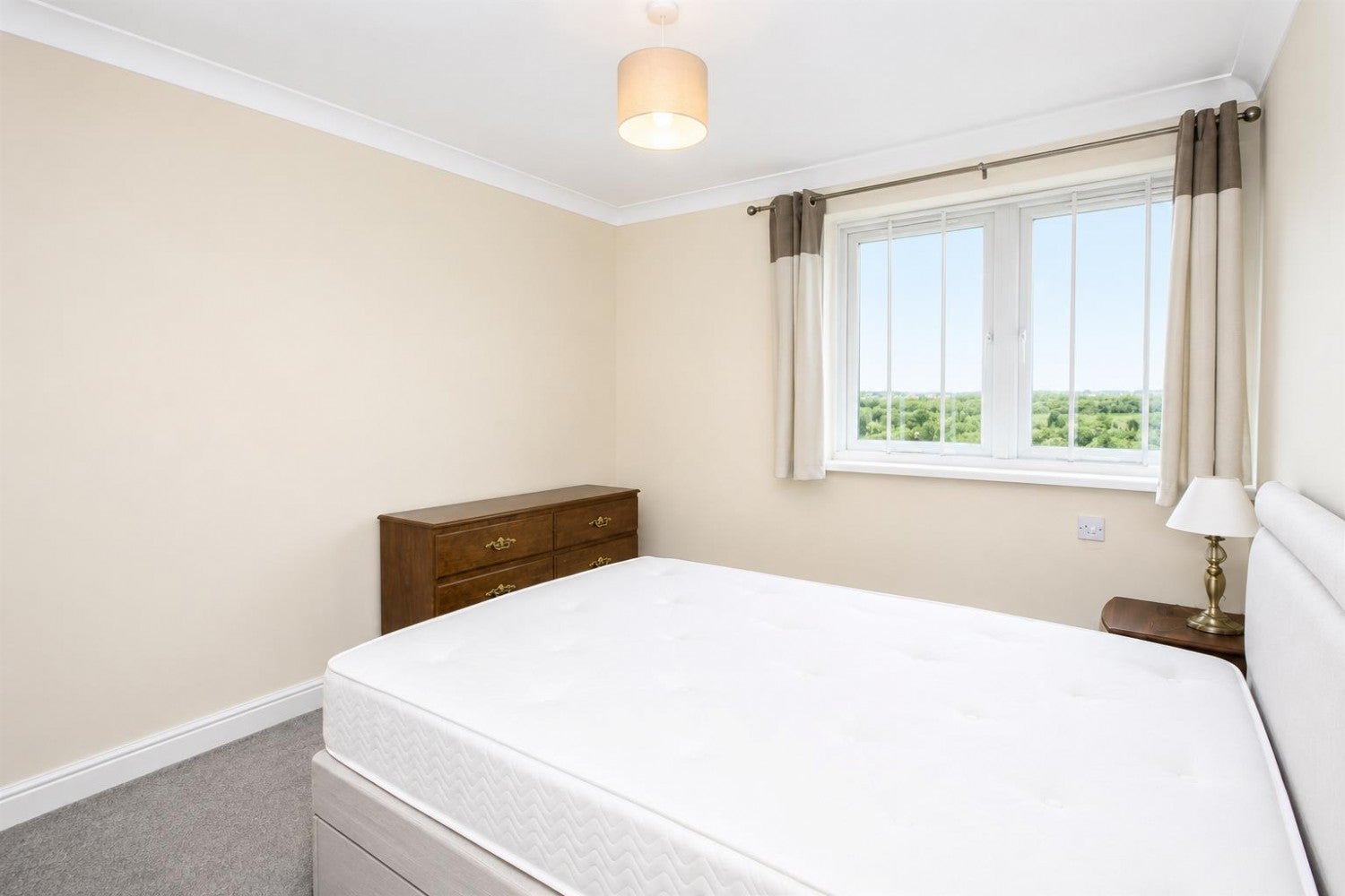 Flat Ingram Avenue in Newcastle upon Tyne