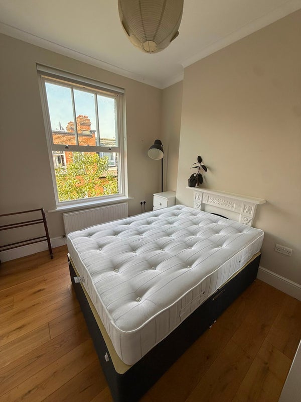 Room Holloway Road in Greater London