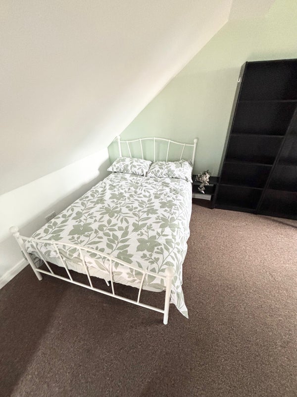 Room Charter Avenue in Coventry