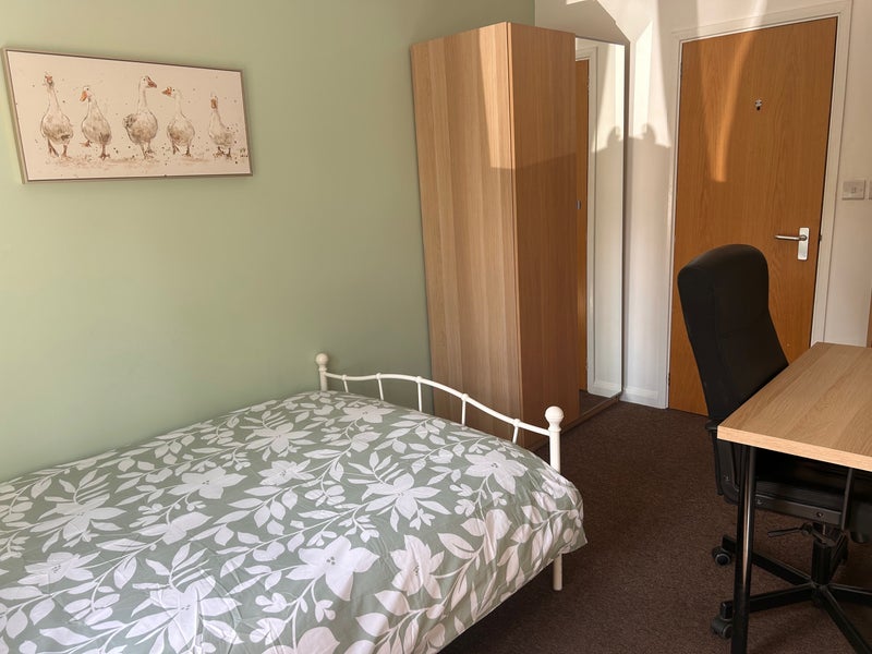 Room Charter Avenue in Coventry