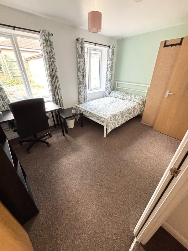 Room Charter Avenue in Coventry