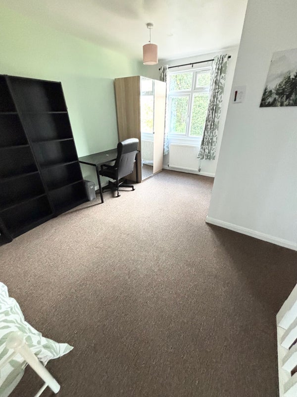 Room Charter Avenue in Coventry