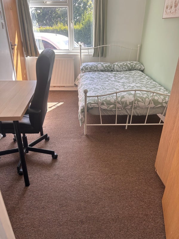 Room Charter Avenue in Coventry