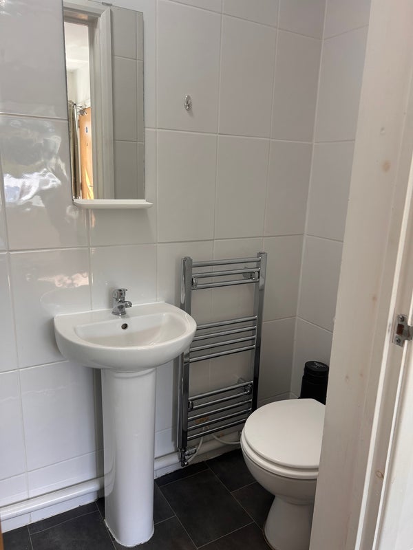 Room Charter Avenue in Coventry