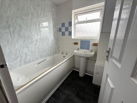 Flat Montague Crescent in Northampton