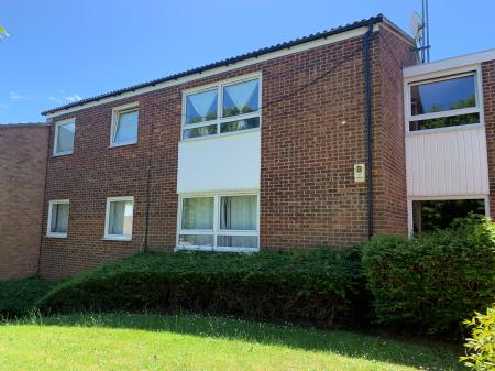 Flat Montague Crescent in Northampton