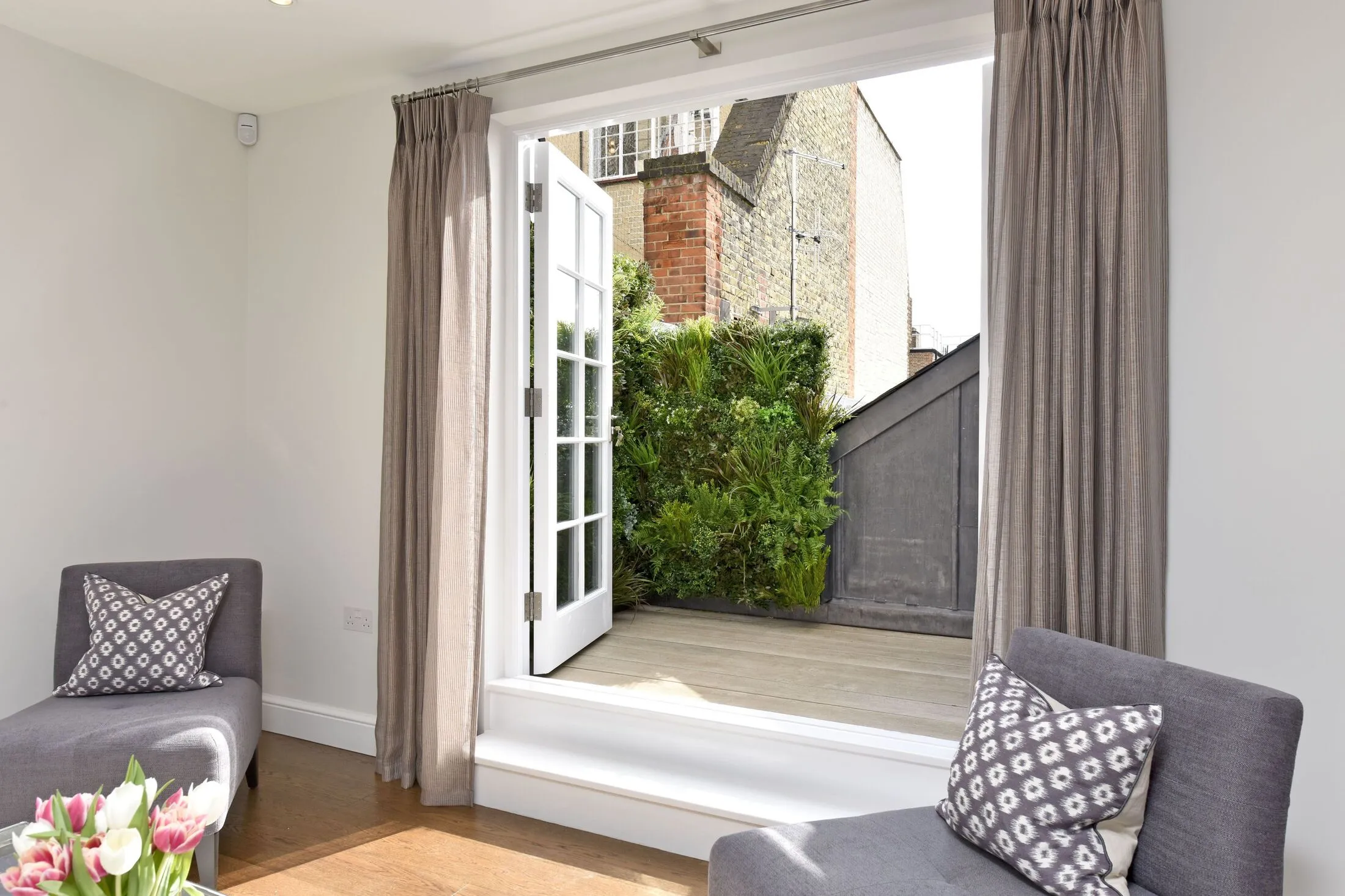 Flat Oakley Street in Greater London