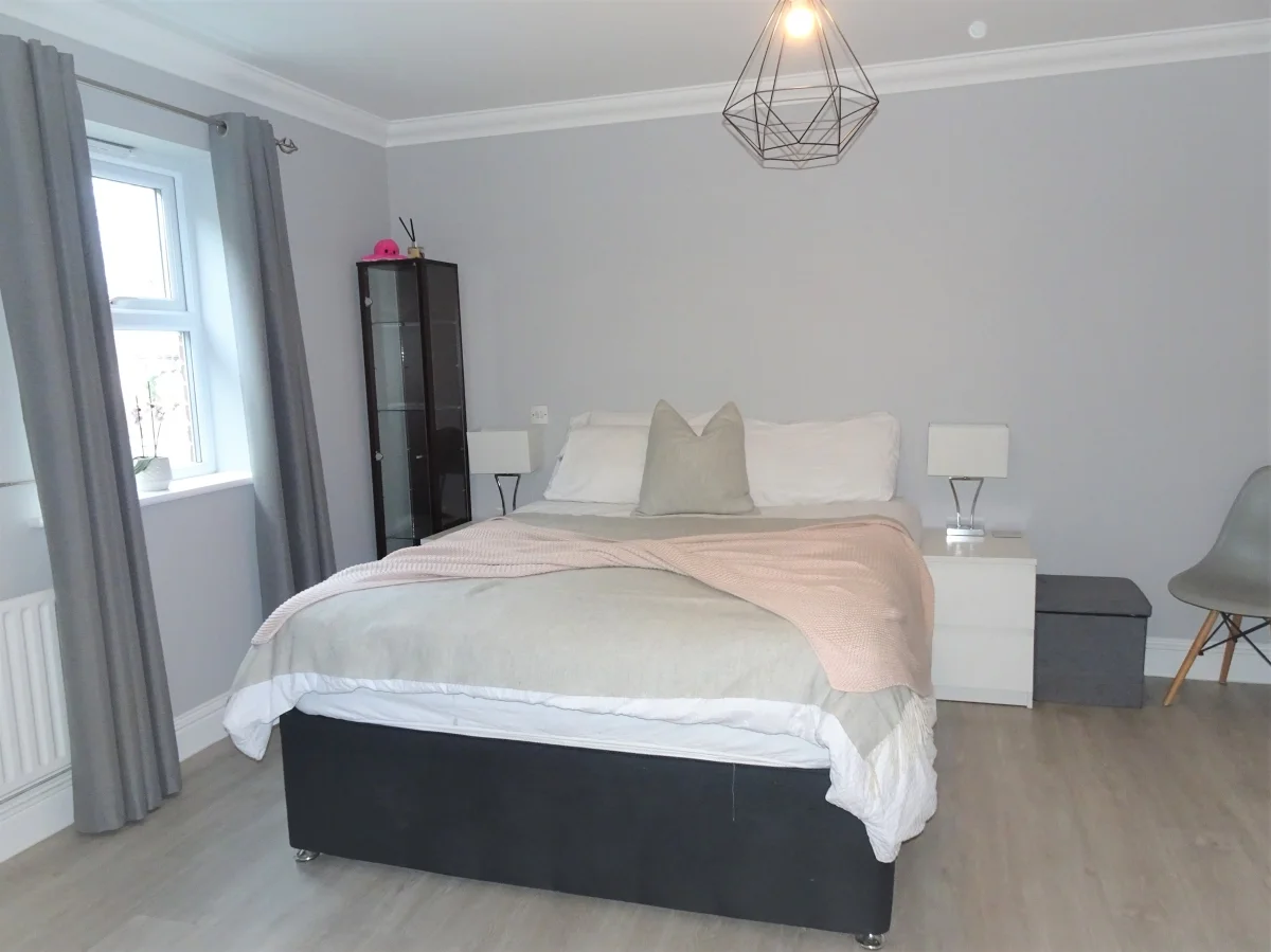 Flat Connaught Road in Hart