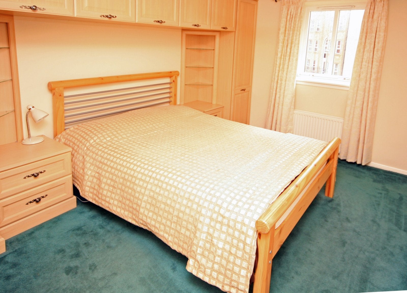 Flat Sovereign Court in City of Edinburgh