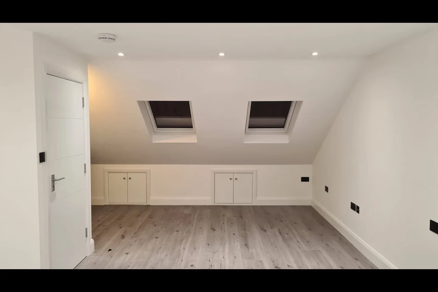 Flat Hunters Grove in Greater London