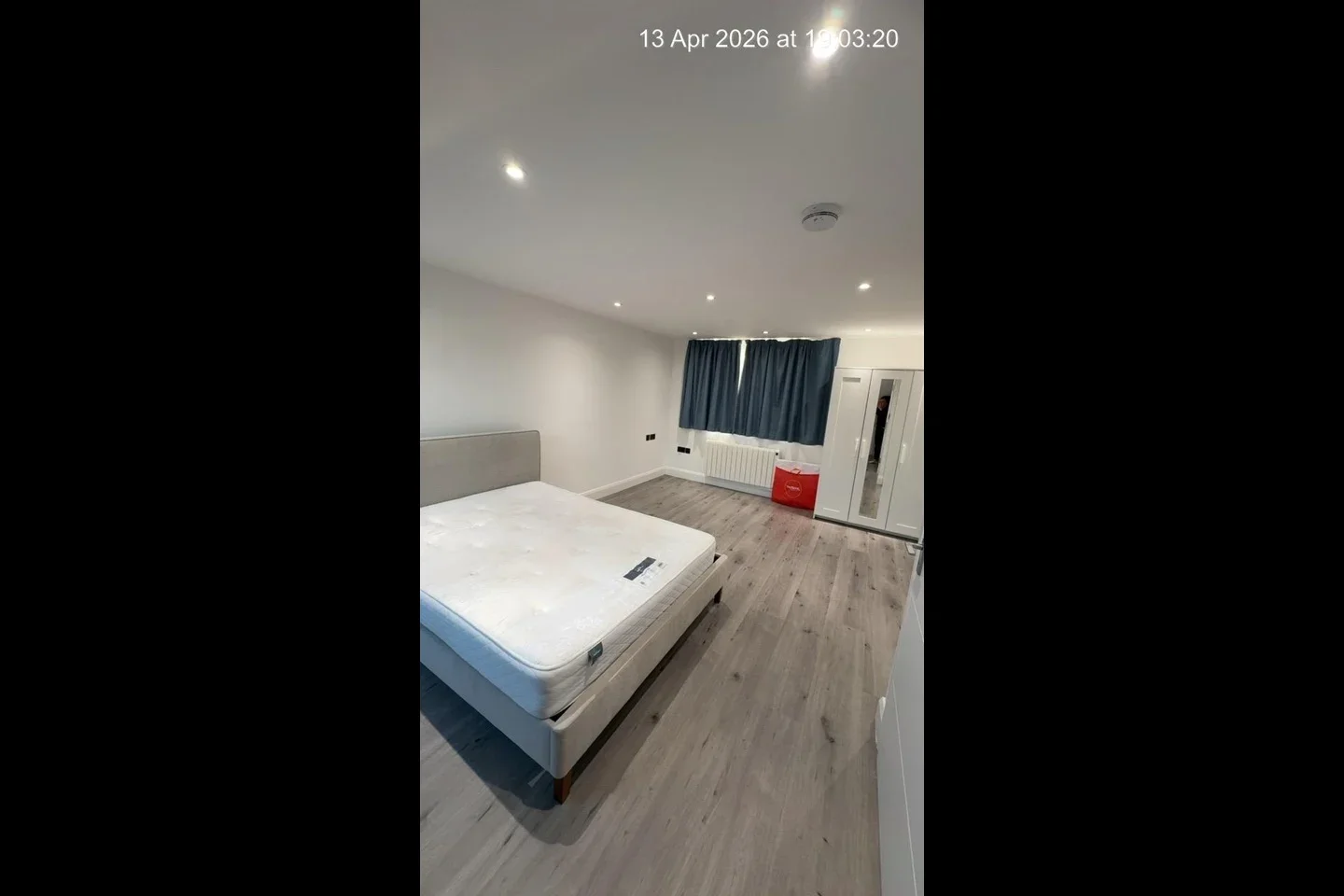 Flat Hunters Grove in Greater London