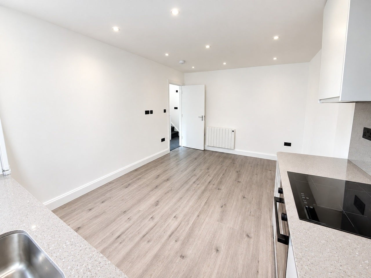Flat Hunters Grove in Greater London