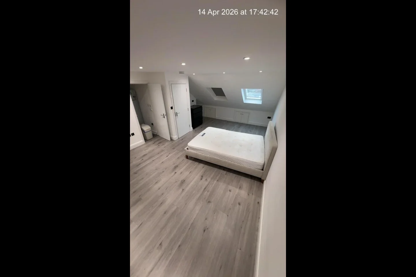 Flat Hunters Grove in Greater London