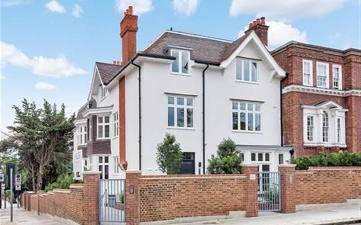 Flat Ardwick Road in Greater London
