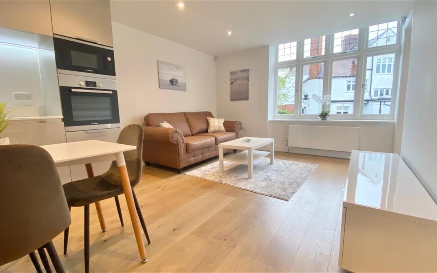Flat Ardwick Road in Greater London