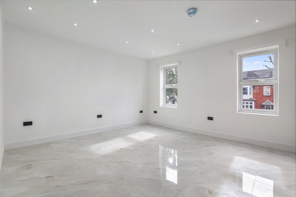 Flat Grosvenor Avenue in Greater London