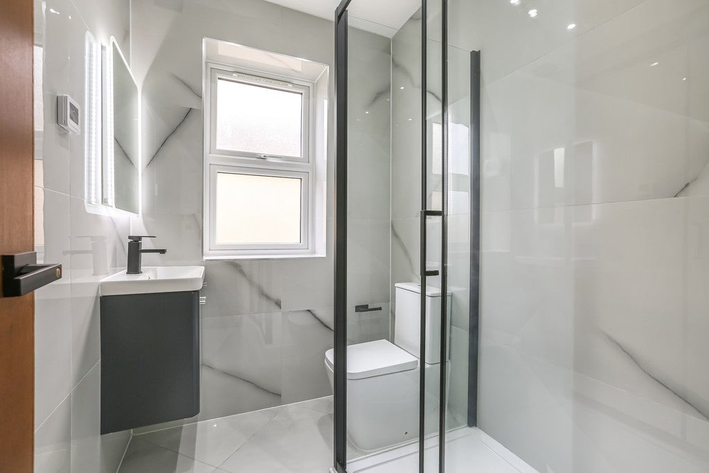 Flat Grosvenor Avenue in Greater London