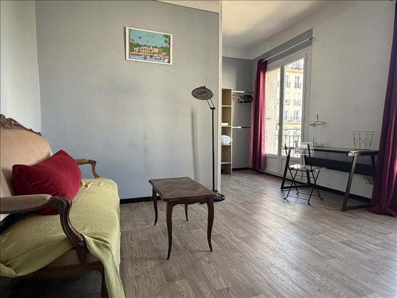 Flat Rue du Cirque Romain in Nîmes