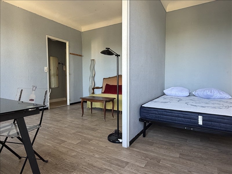 Flat Rue du Cirque Romain in Nîmes