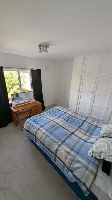 Room Laburnum Way in Penarth