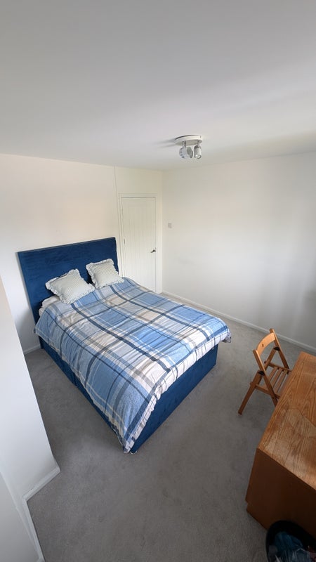 Room Laburnum Way in Penarth