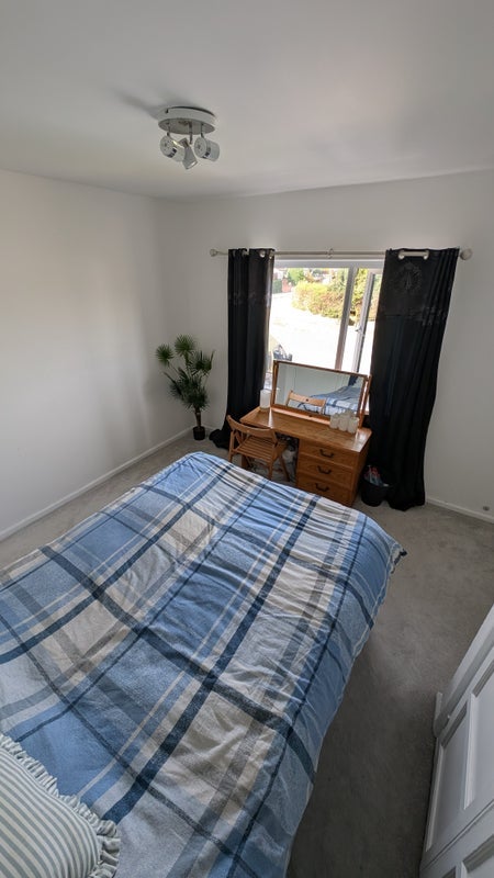 Room Laburnum Way in Penarth