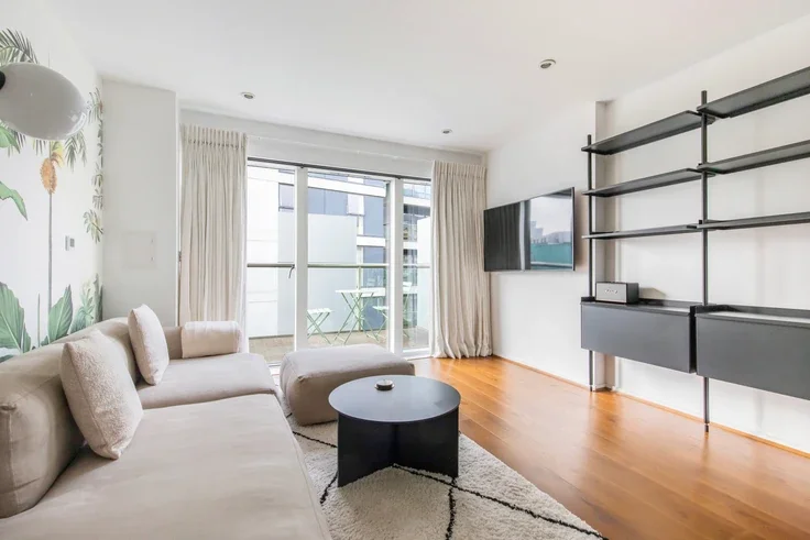 Flat Dance Square in Greater London