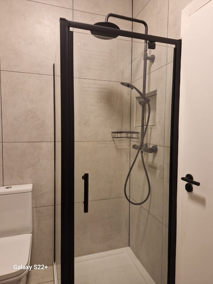 Room Hindes Road in Greater London
