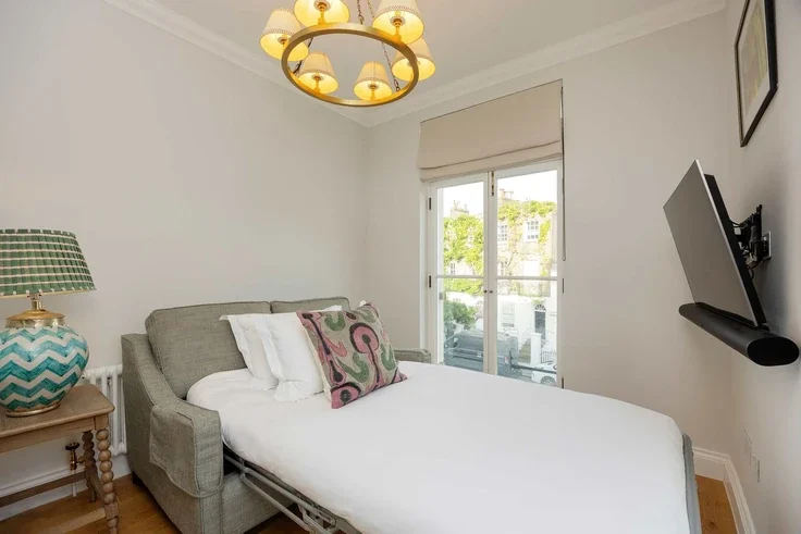 Flat Bedford Gardens in Greater London
