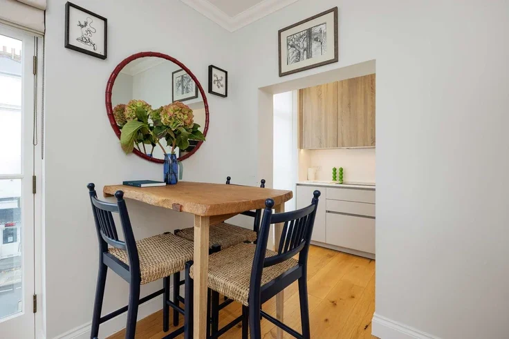 Flat Bedford Gardens in Greater London