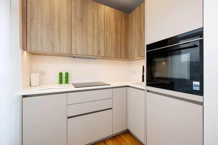 Flat Bedford Gardens in Greater London