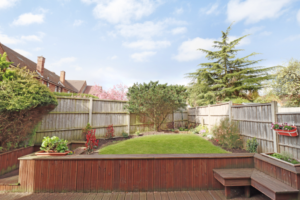 House Bovingdon Crescent in Watford