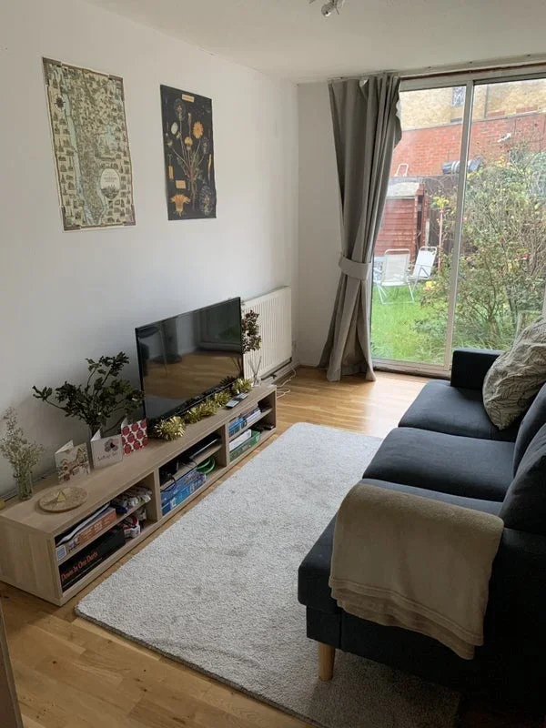 Room Dunston Road in Greater London