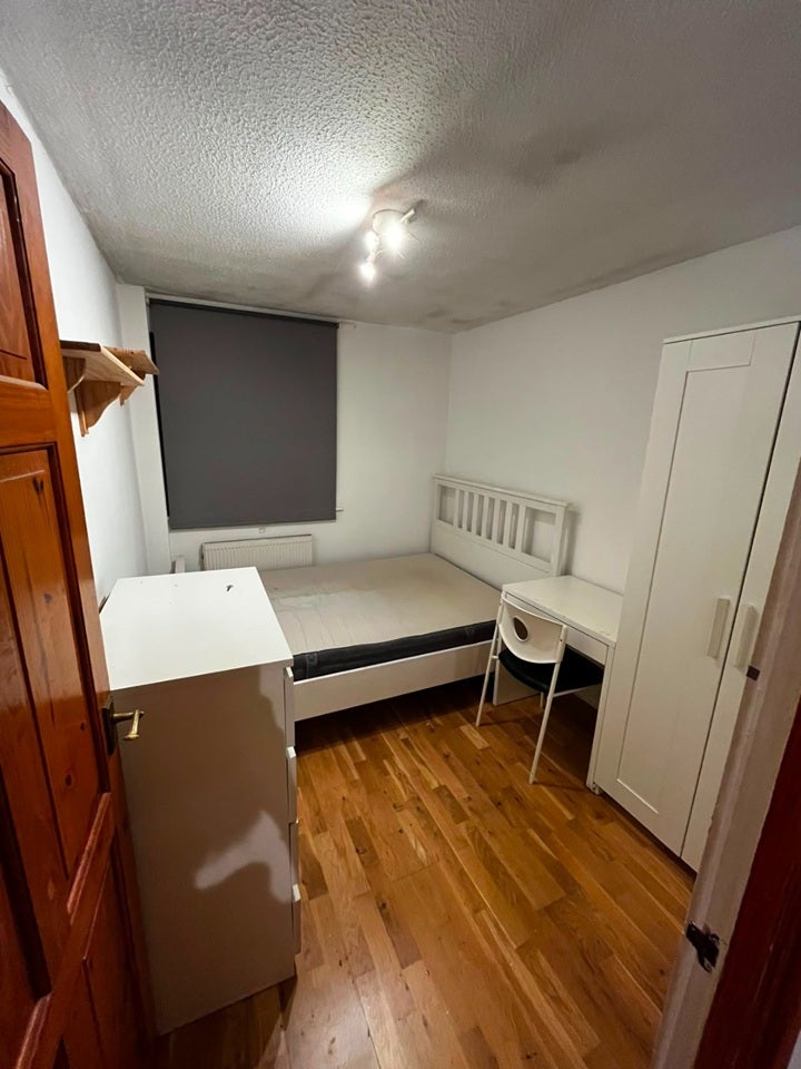 Room Dunston Road in Greater London