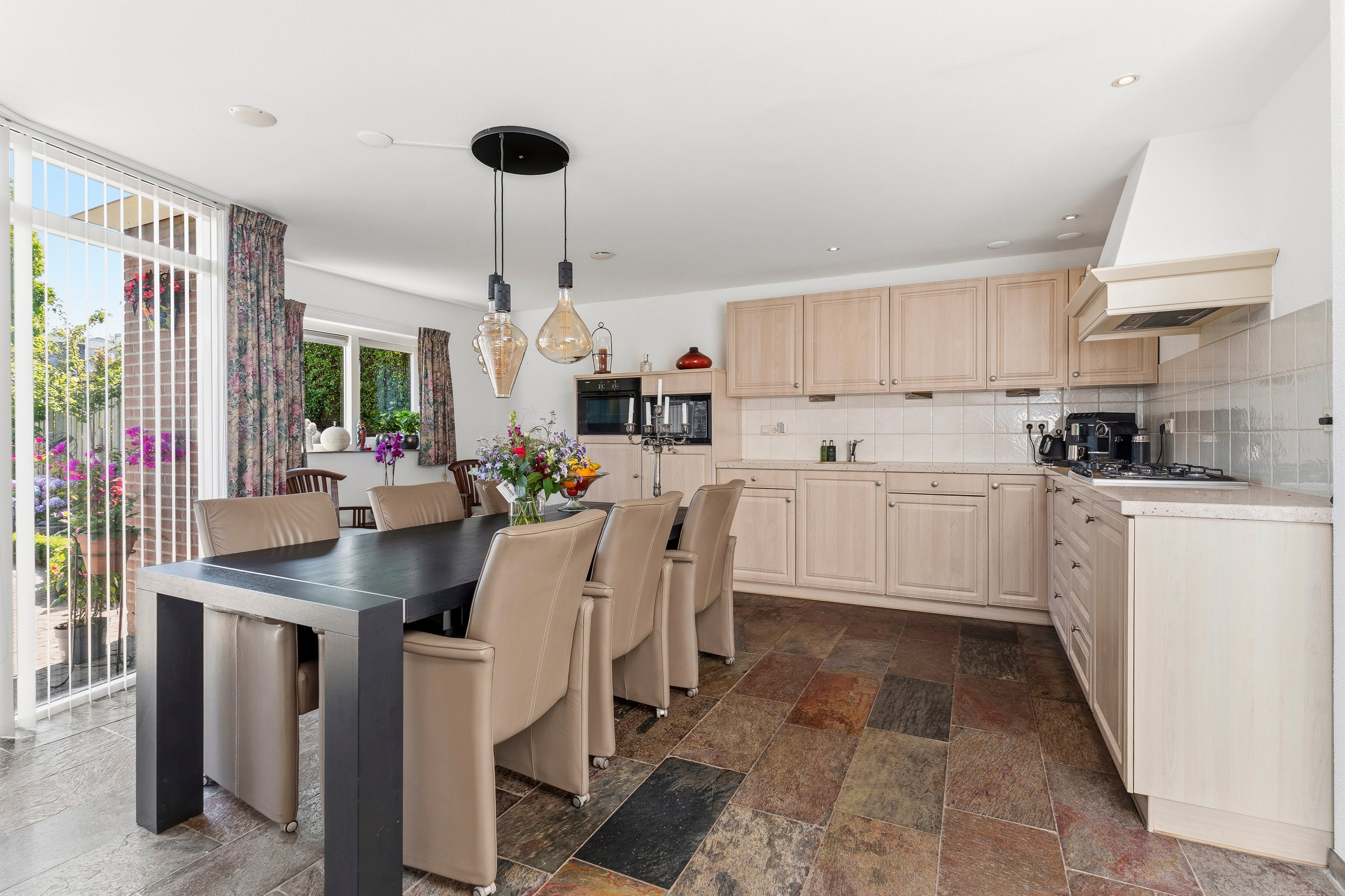 Tussenwoning te koop: Huygenslaan 33, Zevenaar