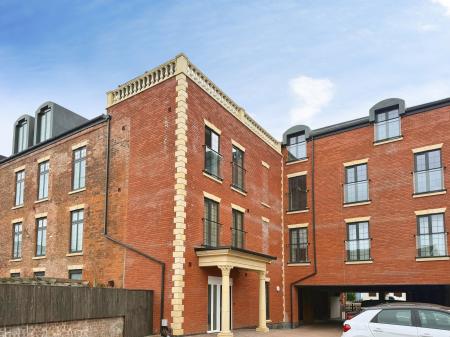 Flat Hinckley Park in Hinckley and Bosworth