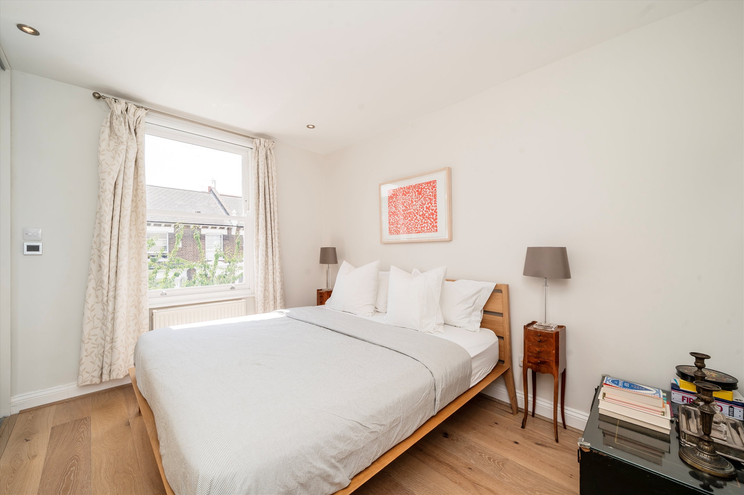 Flat Blythe Road in Greater London