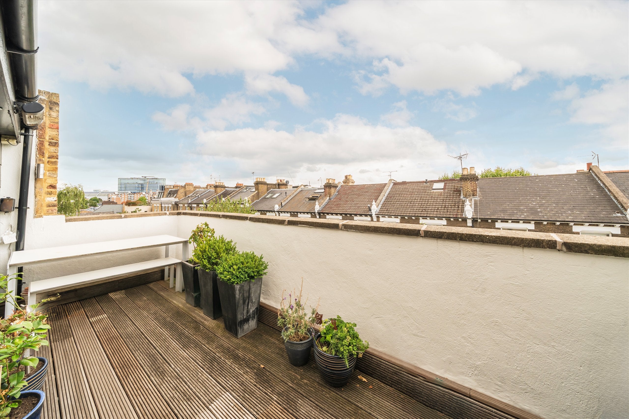 Flat Blythe Road in Greater London